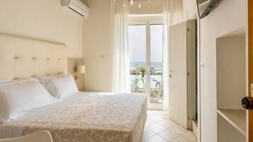 In-room safe, bed sheets