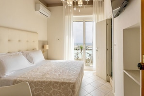 In-room safe, bed sheets