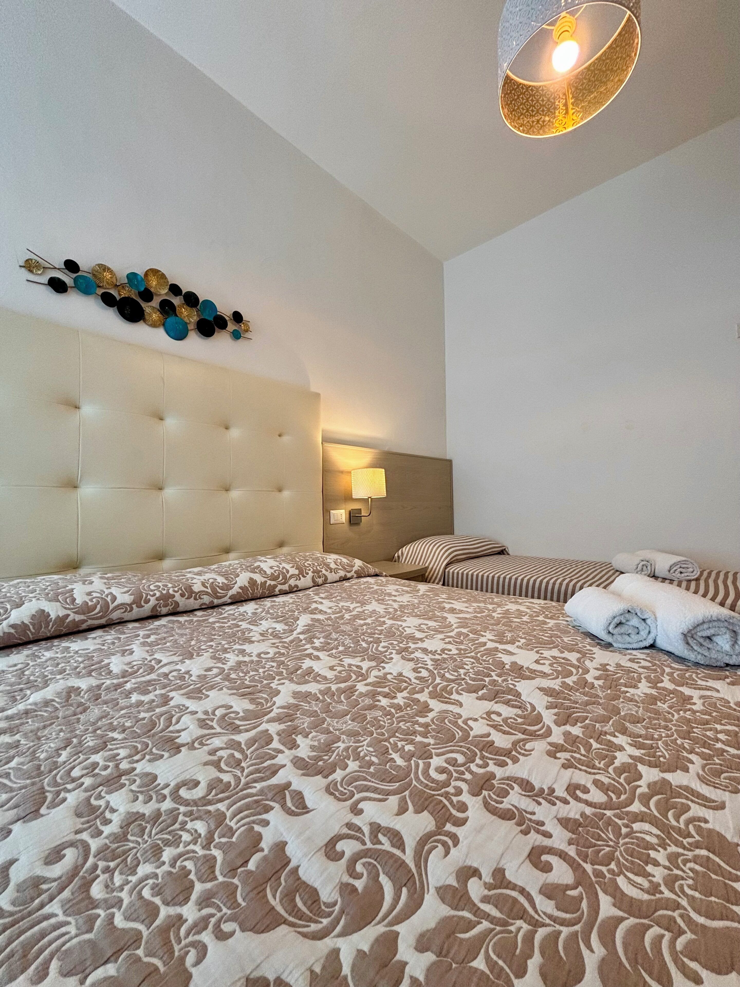 In-room safe, bed sheets