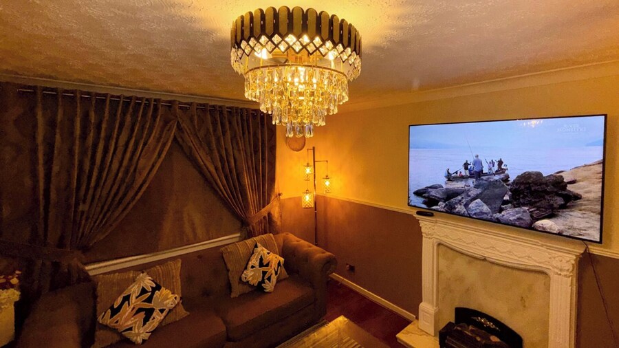 2 Bedroom Apartment - Sleeps 4, Free Parking, Wifi