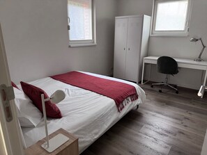 2 chambres, bureau, accès au Wi-Fi (inclus), literie fournie