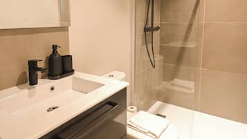 Classic Apartment | Bathroom