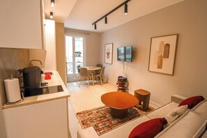 Classic Apartment | Living area - Appartements rue Amélie (Paris)