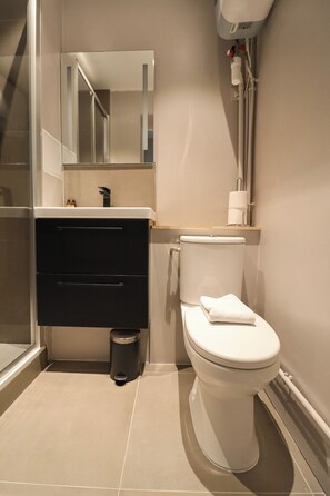 Classic Studio | Bathroom