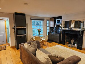 Living area - Notting Hill Charming Garden Retreat. Sleeps 4 (London)