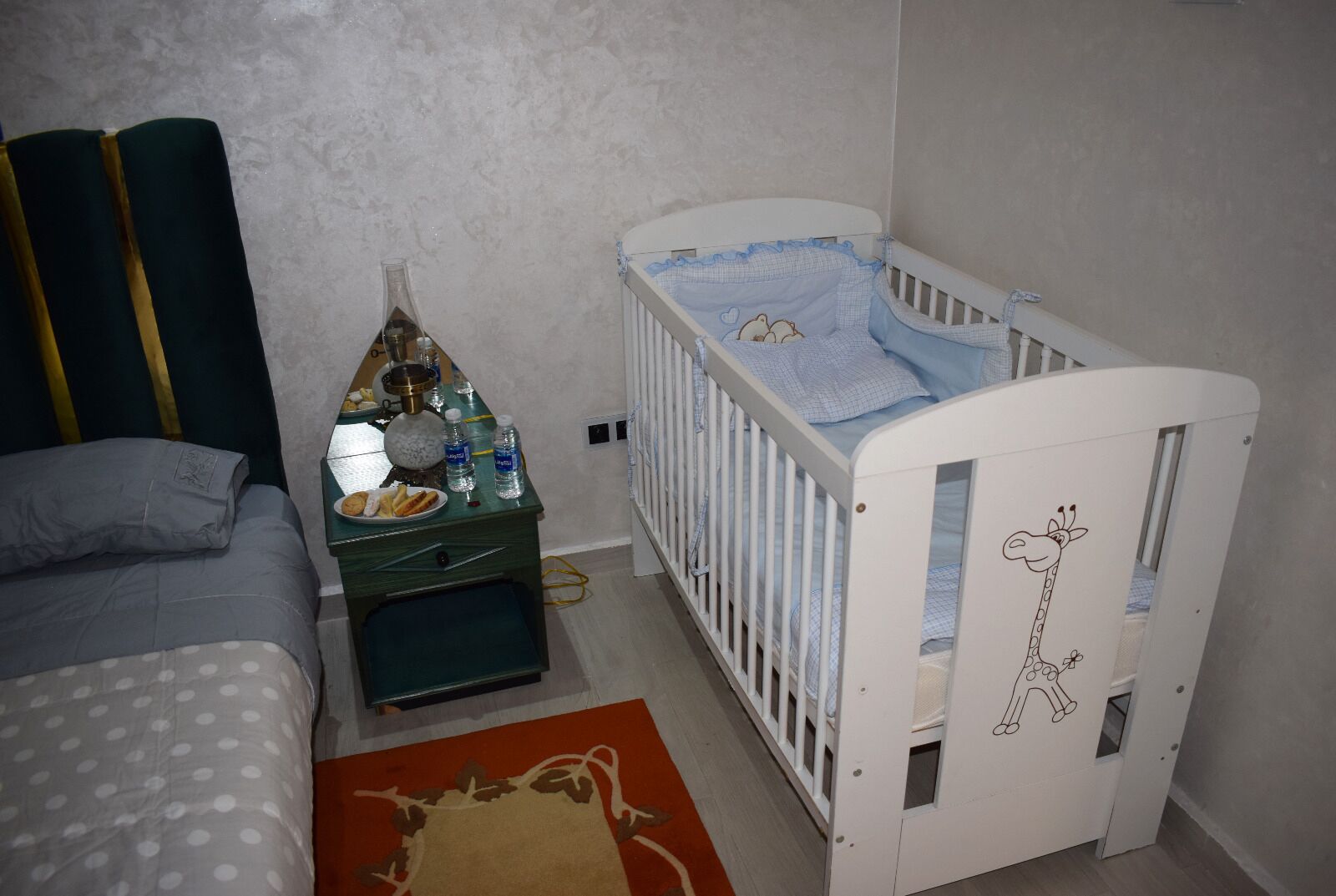 4 habitaciones, tabla de planchar con plancha y wifi gratis 