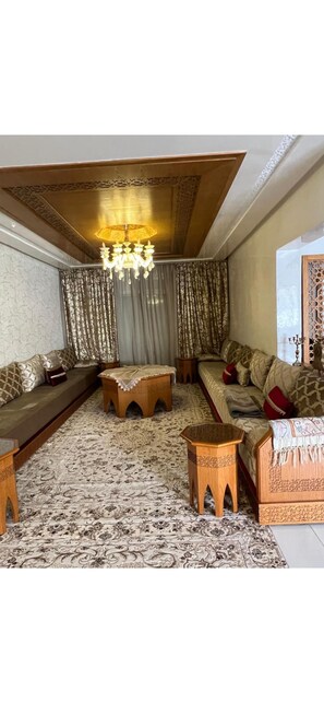 Living area - Furnished villa with pool and garden for rent (Bir Rami)