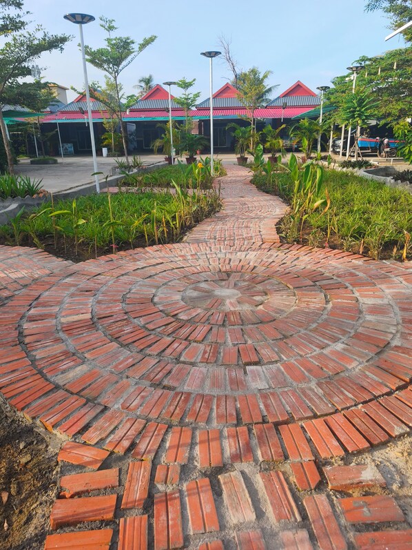 Garden - AHHA Bungalow Kampot (Kampot)