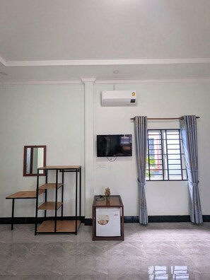 Standard House, 1 King Bed, Courtyard View | Free WiFi