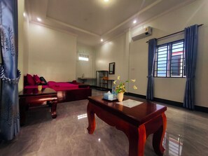 Standard House, 1 King Bed, Courtyard View | Free WiFi - AHHA Bungalow Kampot (Kampot)