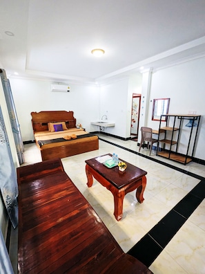 Standard House, 1 King Bed, Courtyard View | Free WiFi - AHHA Bungalow Kampot (Kampot)