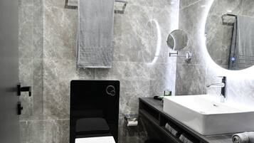 Separate tub and shower, free toiletries, hair dryer, soap