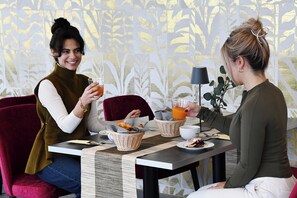 Tägliches inbegriffenes Frühstücksbuffet