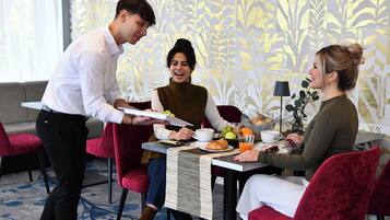 Tägliches inbegriffenes Frühstücksbuffet