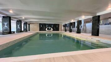 Innenpool, Liegestühle