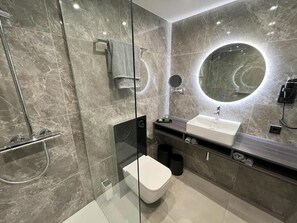 Free toiletries, hair dryer, slippers, towels - Resort Hotel Sonnenhof Grafenau (Grafenau)