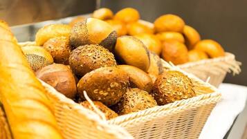 Tägliches Frühstücksbuffet gegen Gebühr