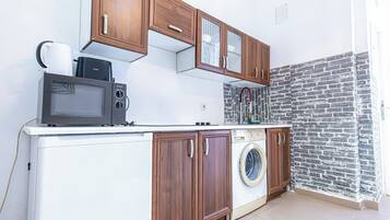 Perushuoneisto | Yksityinen keittiö | Minijääkaappi, mikroaaltouuni, liesi