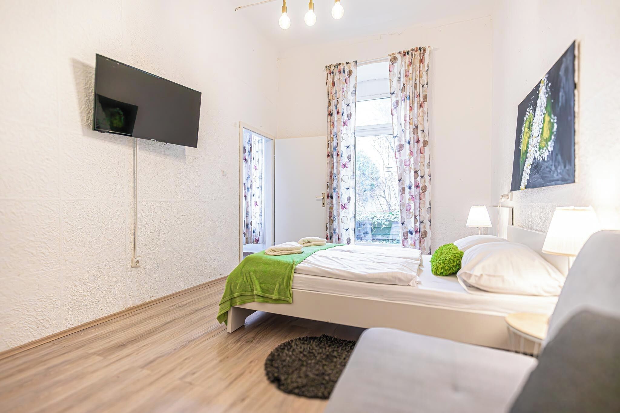 Departamento básico | Tabla de planchar con plancha y wifi gratis 