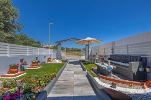 Property grounds - Ranias House Faliraki (Rhodes)
