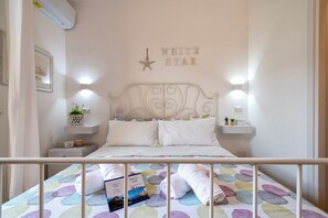 Standard Double Room, 1 King Bed, Balcony, Courtyard View | WiFi (free) - White star rooms self-check in (Alghero)
