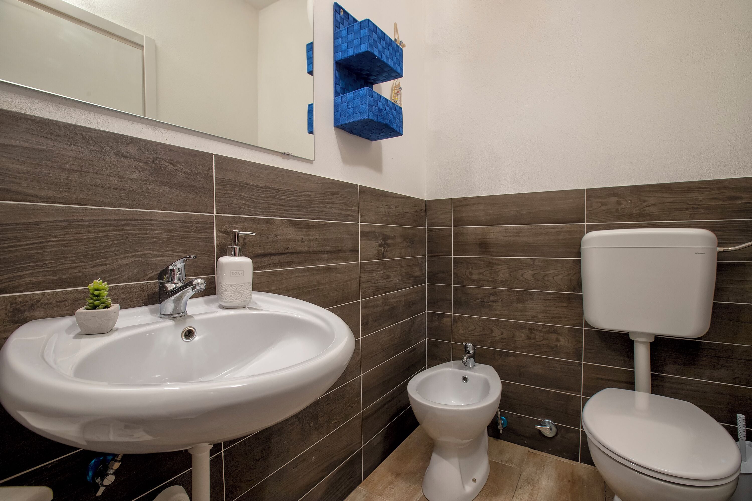 Standard Room, Balcony, Courtyard View | Bathroom