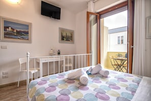 Standard Double Room, 1 King Bed, Balcony, Courtyard View | WiFi (free) - White star rooms self-check in (Alghero)