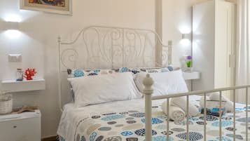 Standard Room, 1 Queen Bed, Non Smoking, Private Bathroom
