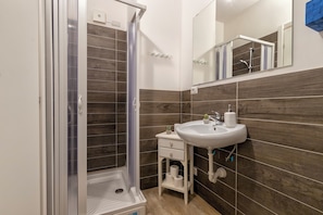 Standard Double Room, 1 King Bed, Balcony, Courtyard View | Bathroom | Shower, hair dryer, towels, shampoo - White star rooms self-check in (Alghero)