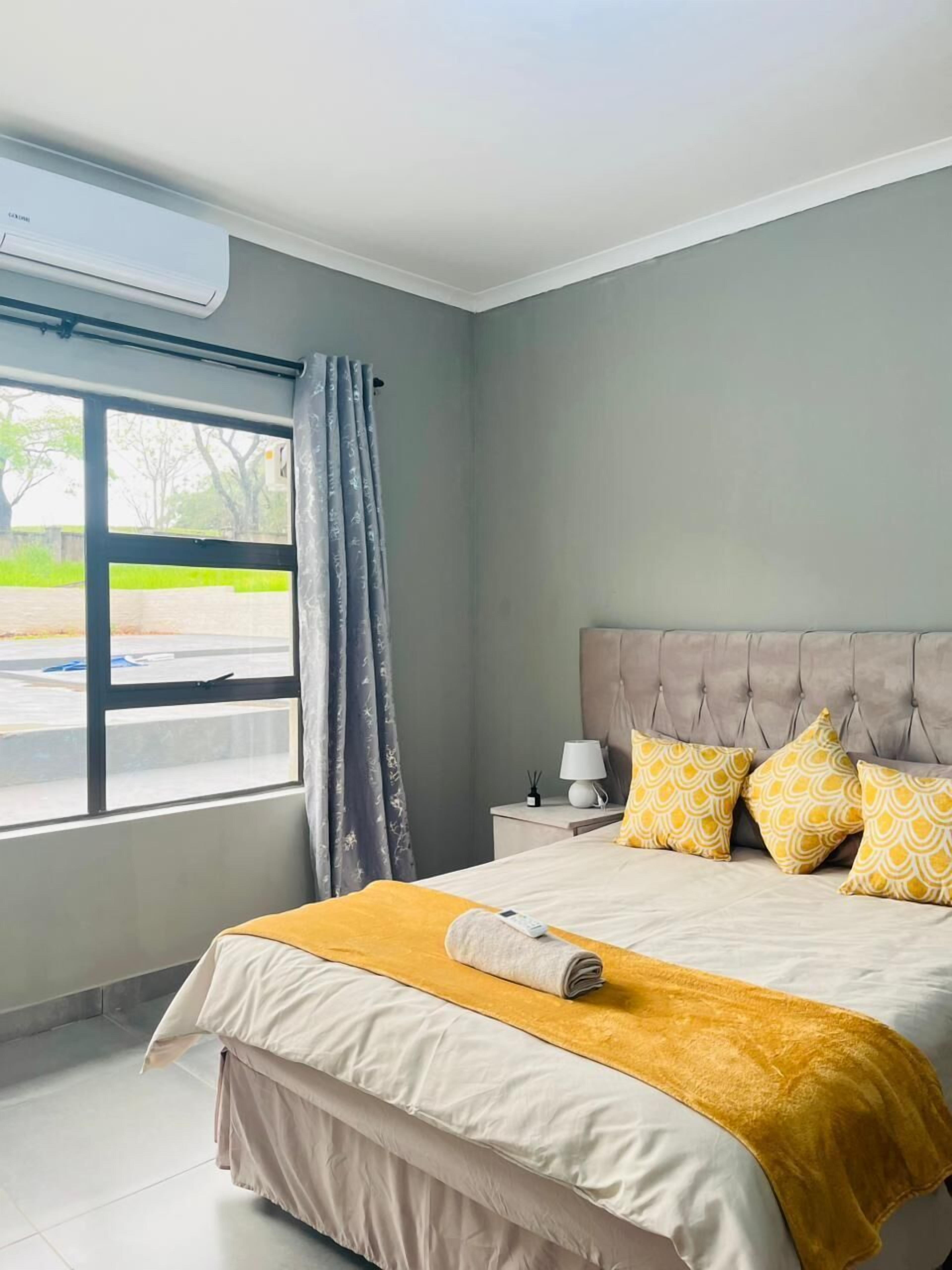 Villa | Bathroom | Towels, shampoo, toilet paper