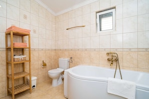 Bañera, secador de pelo