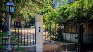 A gated entrance with a stone pillar and a metal gate. - Dordogne gite with pool, terrace and pond, charm & tranquility at Le Pigeonnier (Urval)