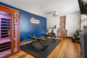 Fitness facility - Victoria Retreat w. 2 King Suites & Shared Gym! (Charleston)
