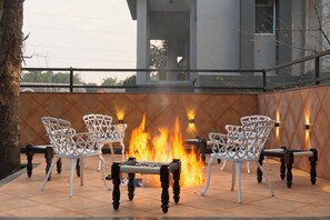 Giri | شرفة/رواق