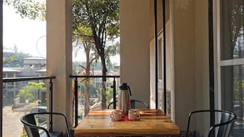 Giri | Outdoor dining