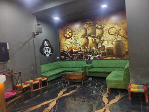 Bar (on property) - Mansarovar Bungalows (Lonavala)