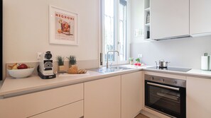 Appartement (1 Bedroom) | Privékeuken | Een oven, een espressoapparaat, een waterkoker, een kinderstoel