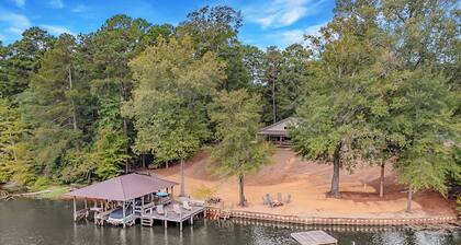 Huge Lakefront Camp | Sleeps 20 | Luxe & Clean