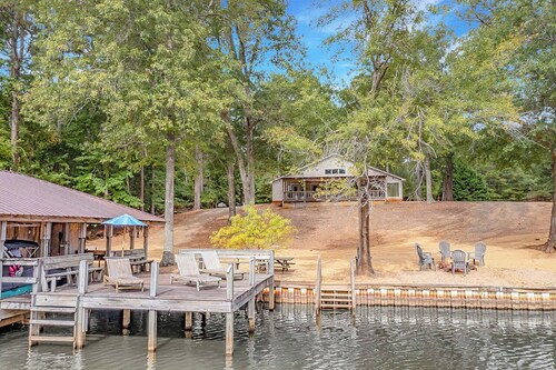 Huge Lakefront Camp - Sleeps 20 - Luxe & Clean - Great Location