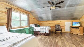 Tabla de planchar con plancha, wifi y ropa de cama