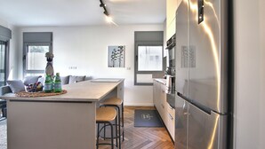 茶具/咖啡用具、冰箱、微波炉、烤箱