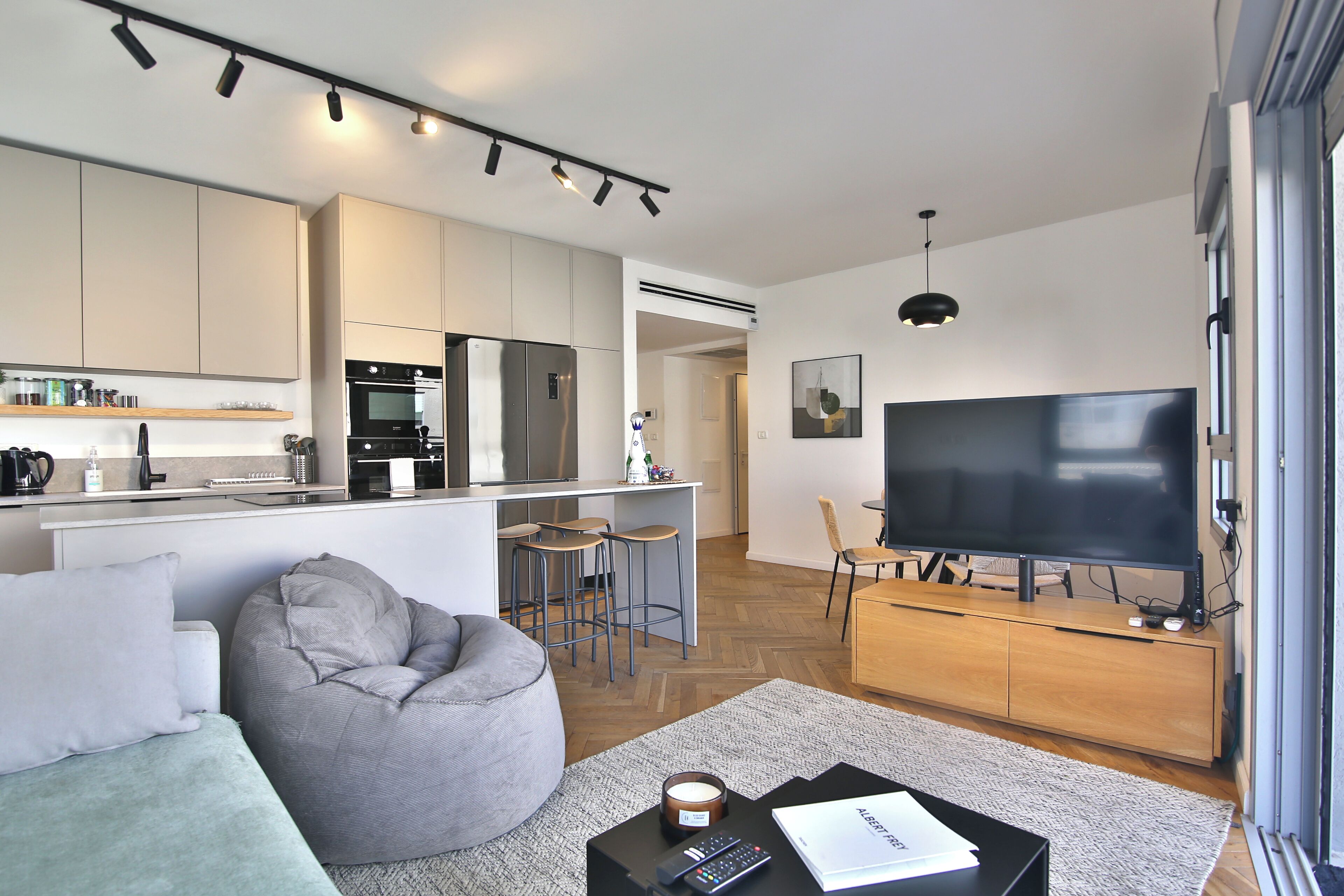 Smart TV, books