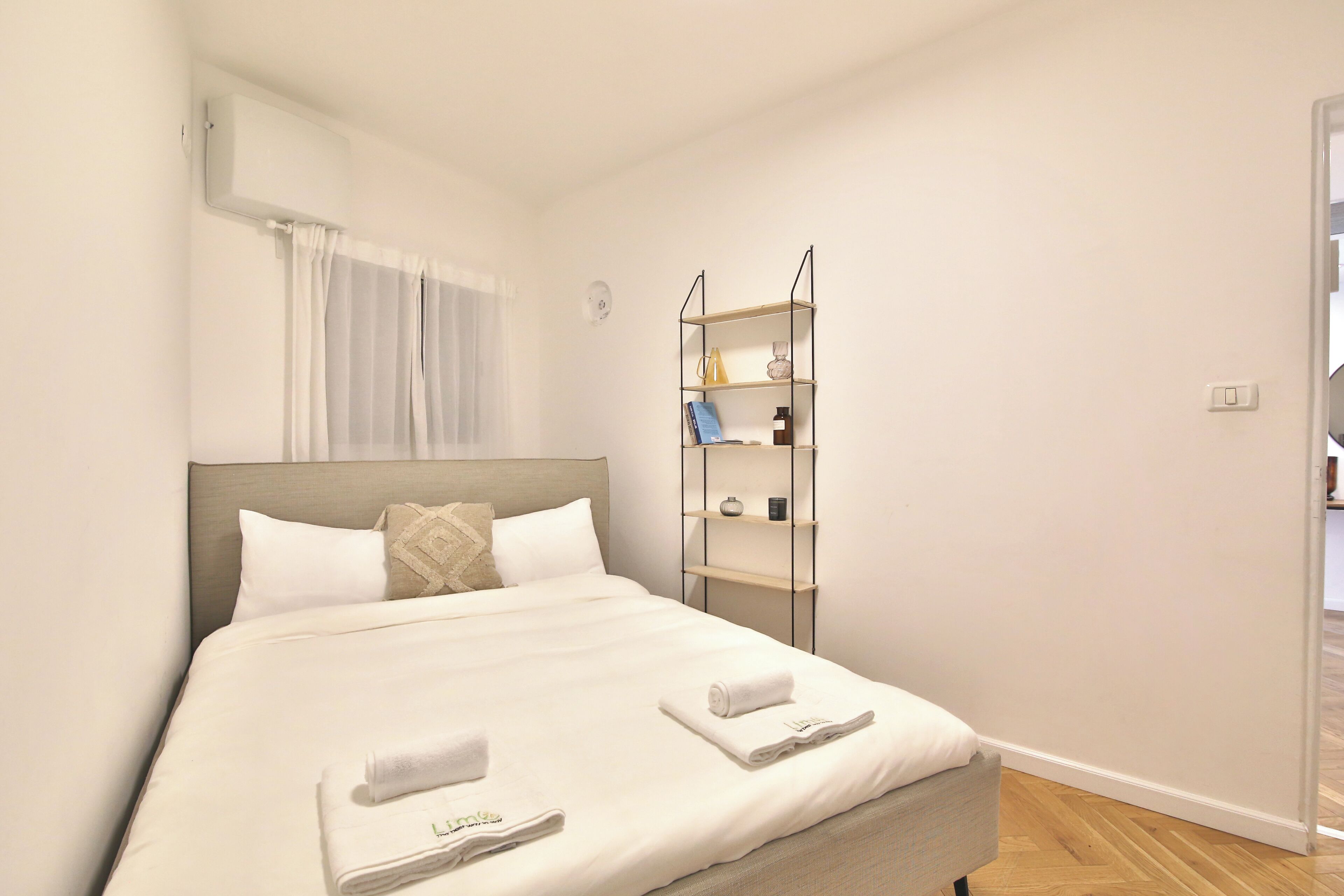 3 bedrooms, iron/ironing board, WiFi (free), bed sheets