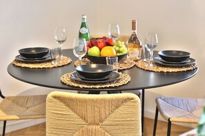 Dining - Delightful 3-bedroom apartment with AC in Haifa (Haifa)