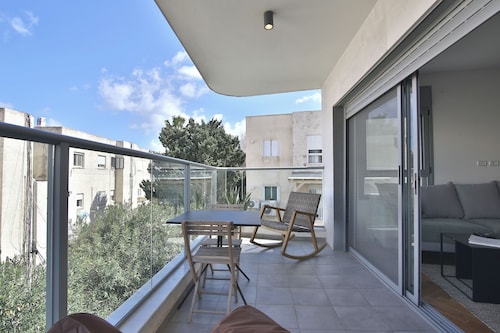 Delightful 3-bedroom apartment with AC in Haifa