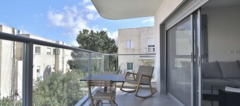 Delightful 3-bedroom apartment with AC in Haifa