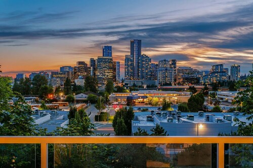 Pet Friendly Bellevue Condo with Stunning City Views