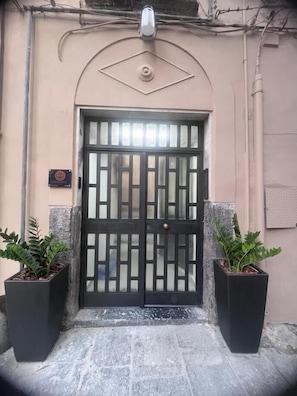 المنشأة من الخارج