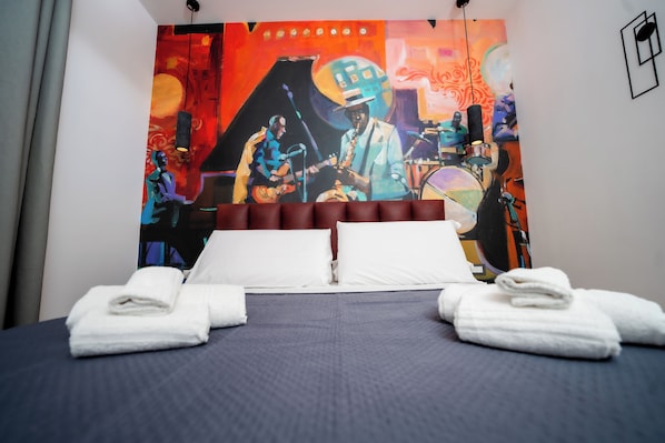 غرفة مزدوجة عادية - بشرفة - منظر للمدينة | ملاءات إيطالية من طراز فريتي وأغطية فراش متميزة وألحفة محشوة بالريش