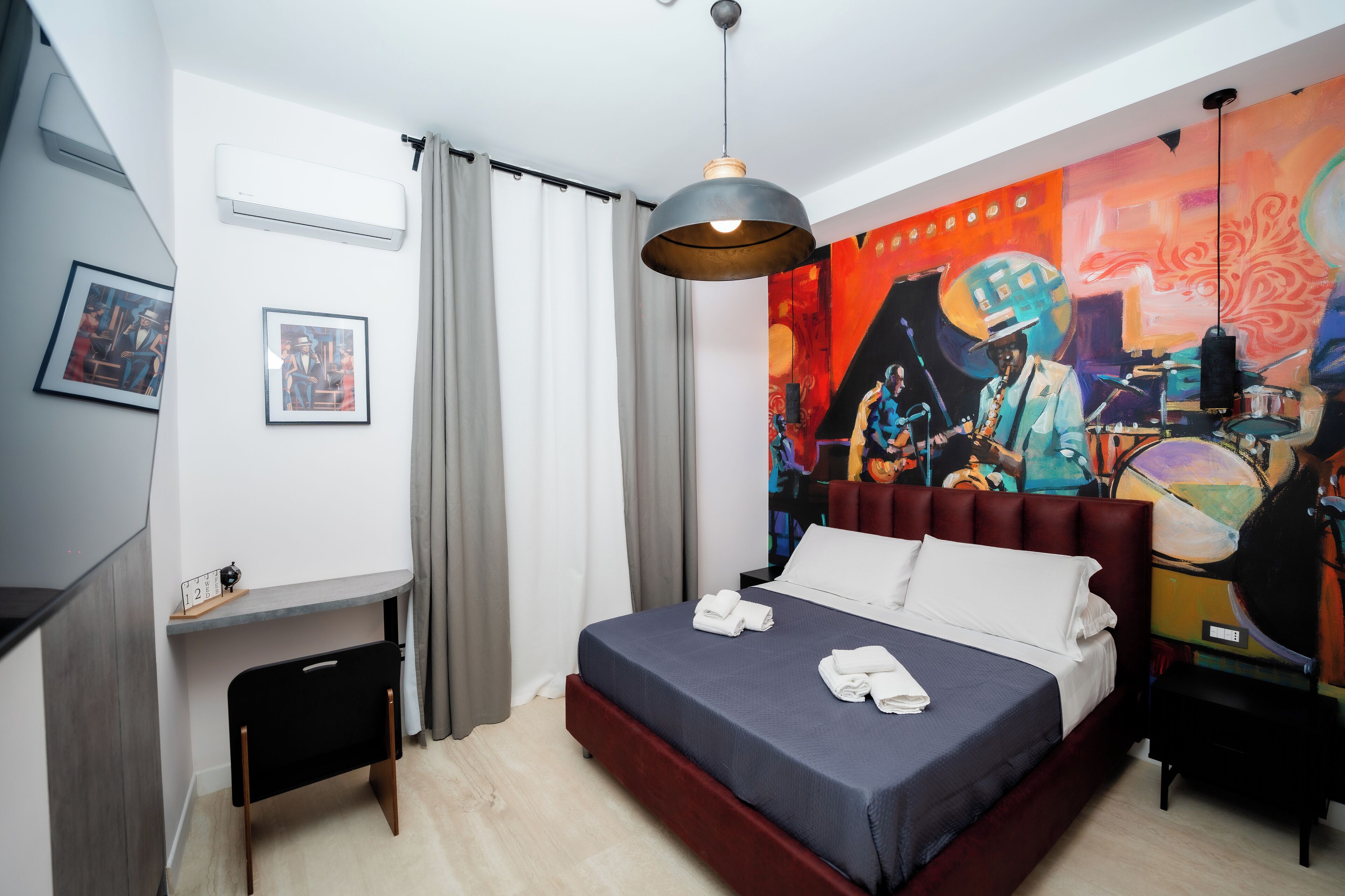 Habitación empresarial doble, balcón, vista a la ciudad | Sábanas italianas Frette, ropa de cama de alta calidad y edredón 